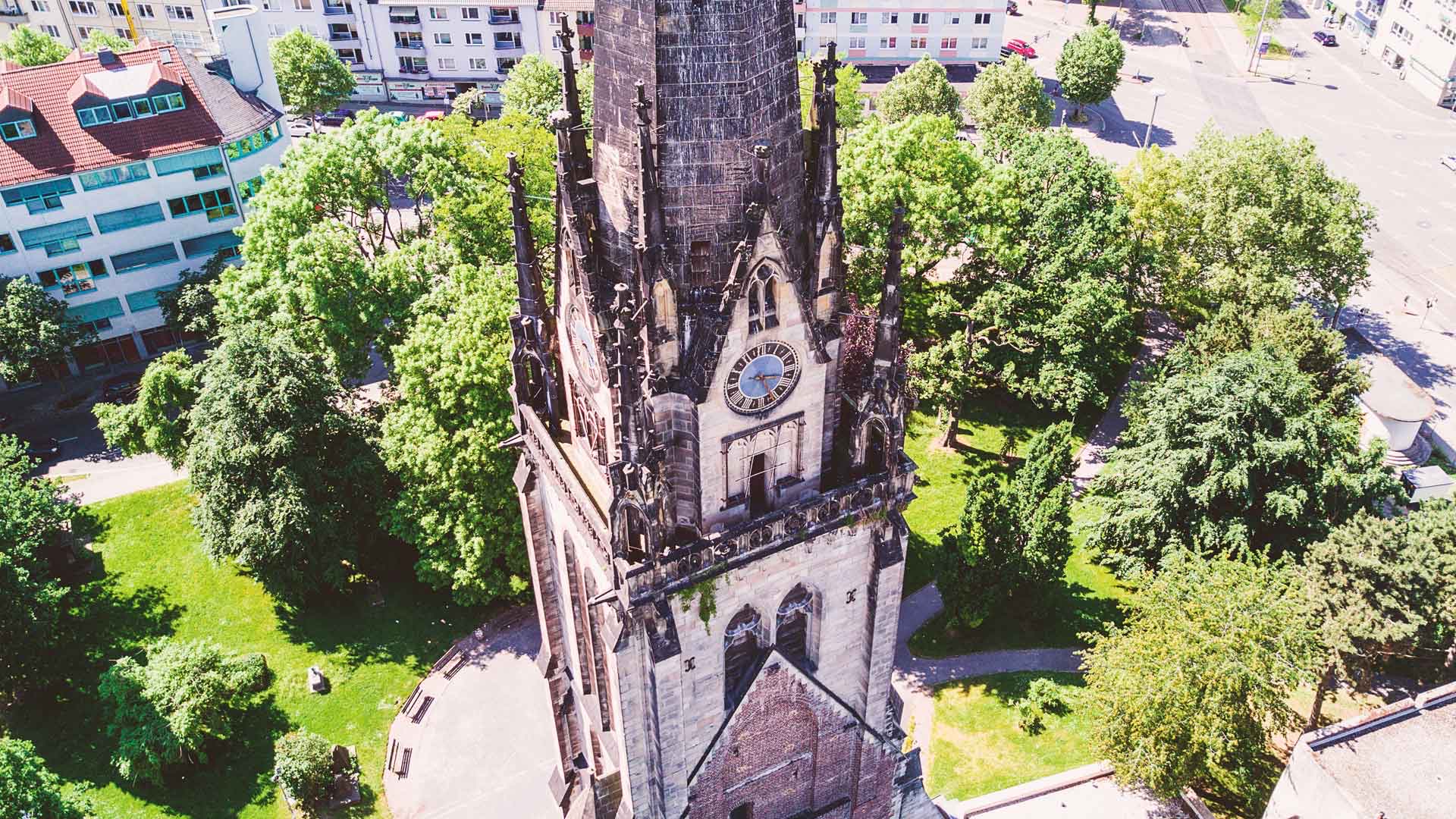 Lutherturm Kassel bei Abenddämmerung